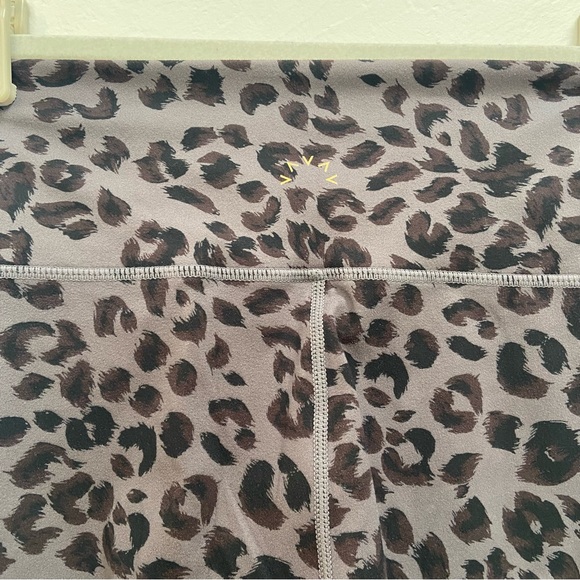 VARLEY CENTURY GREY CHEETAH LEOPARD ANIMAL PRINT CROPPED HIGH RISE LEGGINGS - Picture 13 of 16